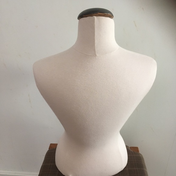 Gorgeous Display Mannequins 2 available - Picture 4 of 6